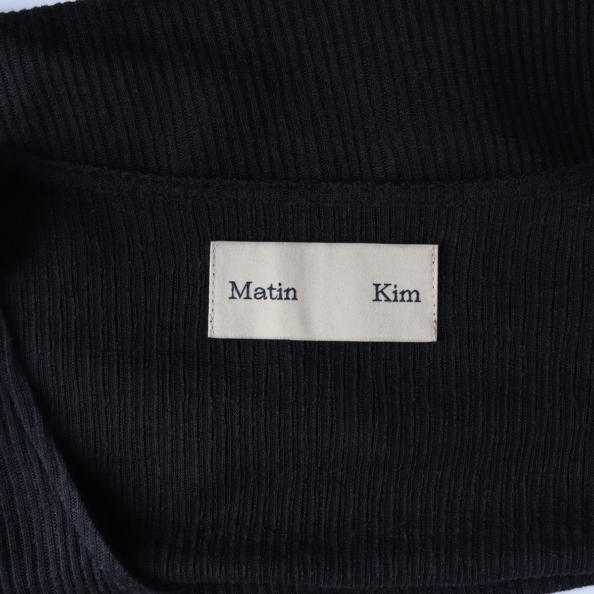 마뗑킴 컷아웃 골지 리브 슬림핏 긴팔 티셔츠 상세 이미지 3