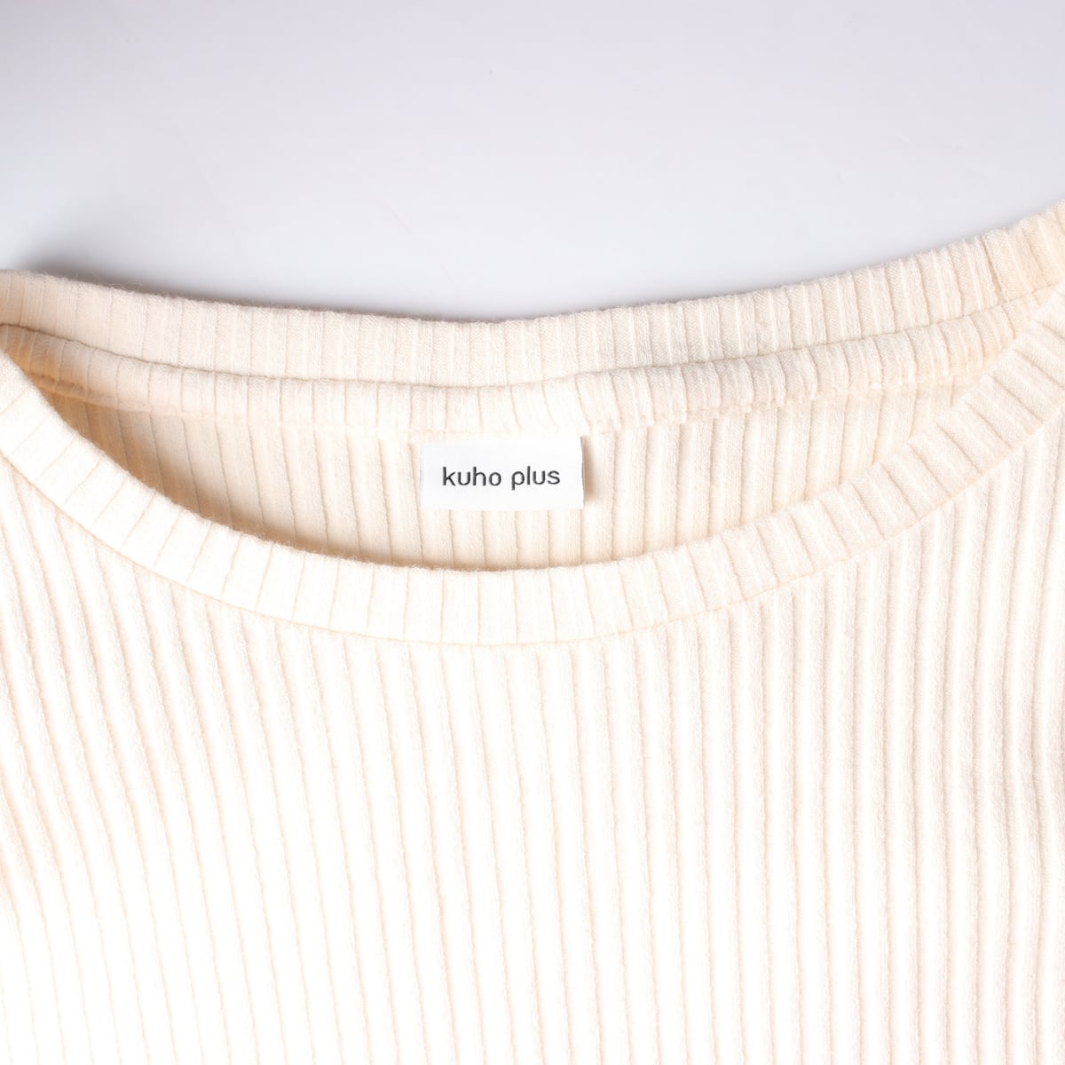 구호플러스 22FW 리브드 컷아웃 슬림핏 긴팔 티셔츠 상세 이미지 3