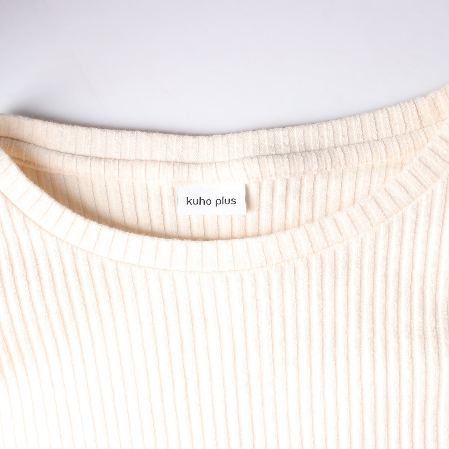 구호플러스 22FW 리브드 컷아웃 슬림핏 긴팔 티셔츠 이미지 3