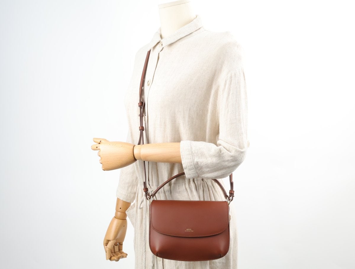 아페쎄 A.P.C. 사라 숄더 A 스트랩 미니백 넛 브라운 이미지 10