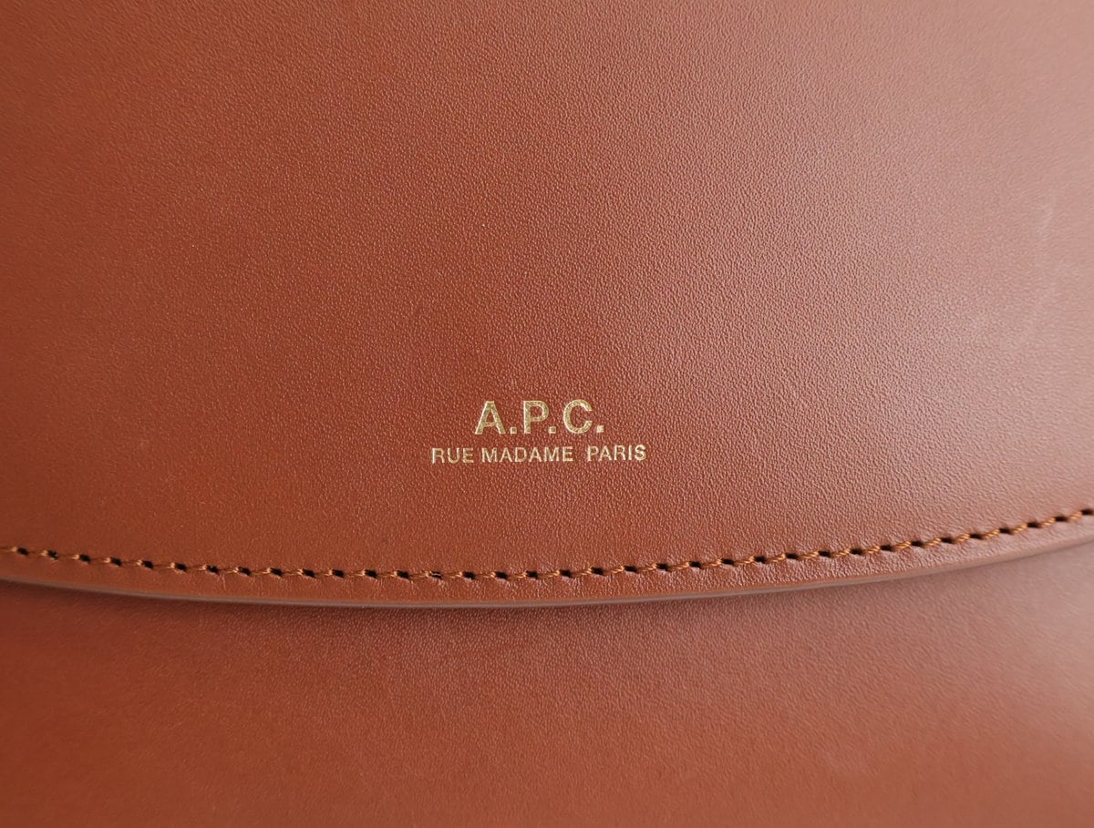 아페쎄 A.P.C. 사라 숄더 A 스트랩 미니백 넛 브라운 상세 이미지 9