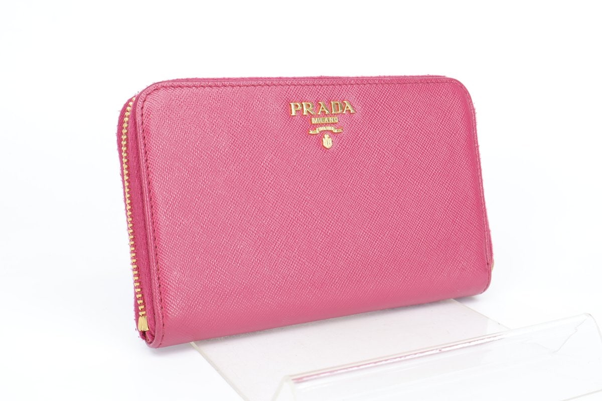 프라다 PRADA 사피아노 메탈 로고 지퍼 중지갑 이미지 1