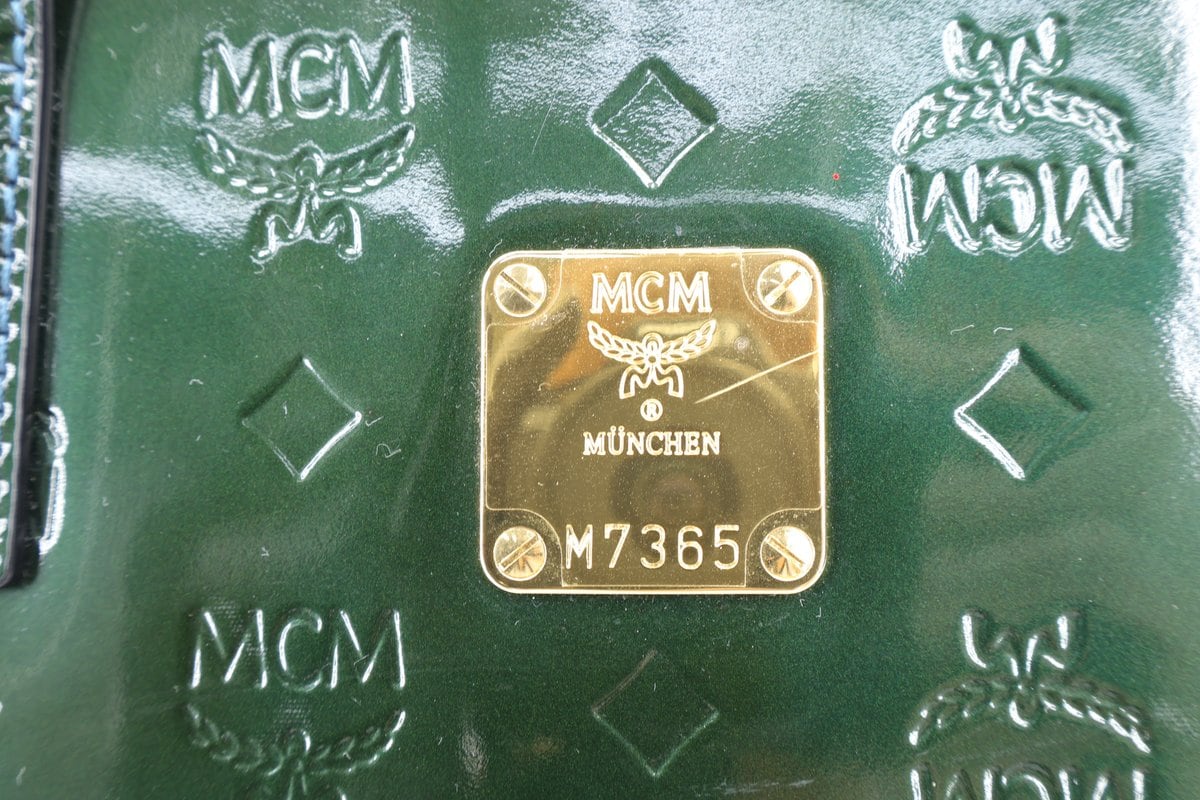 엠씨엠 MCM 블랙 에나멜 토트백 상세 이미지 8