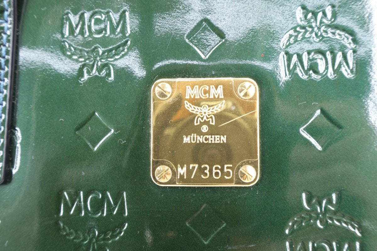 엠씨엠 MCM 블랙 에나멜 토트백 이미지 8