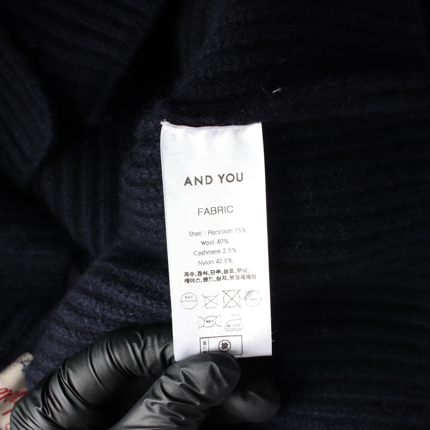 앤유 24FW 울 캐시미어 할스내스 빅카라 라쿤 가디건 네이비 이미지 4