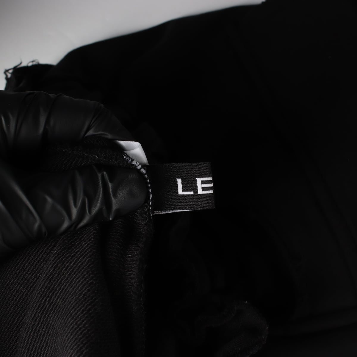 엘이이와이 LEEY 23FW RIVET 리벳 카고 미니 스웻 스커트 블랙 상세 이미지 3