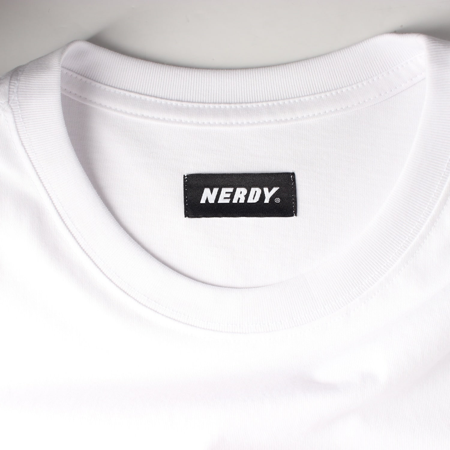 널디 NDY 25SS 셀피 네로 반팔 티셔츠 화이트 이미지 3