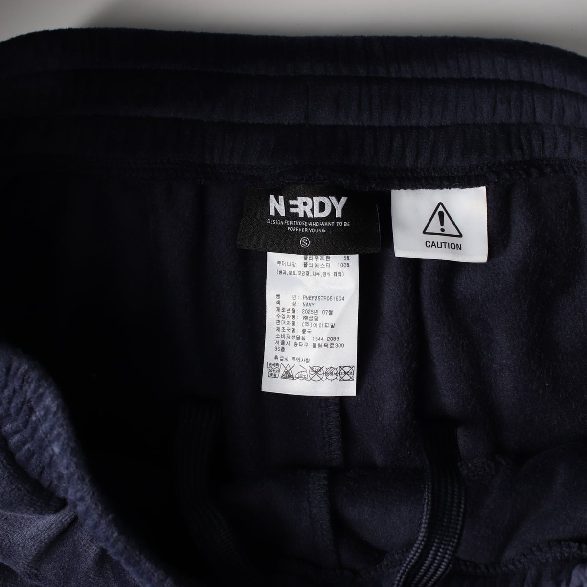 널디 NDY 25FW 벨벳 2WAY 집업 트랙 팬츠 네이비 셋업 상세 이미지 3