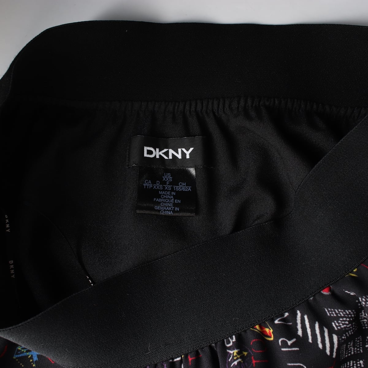 디케이엔와이 DKNY 그래픽 낙서 패턴 쉬폰 롱 플레어 스커트 상세 이미지 3