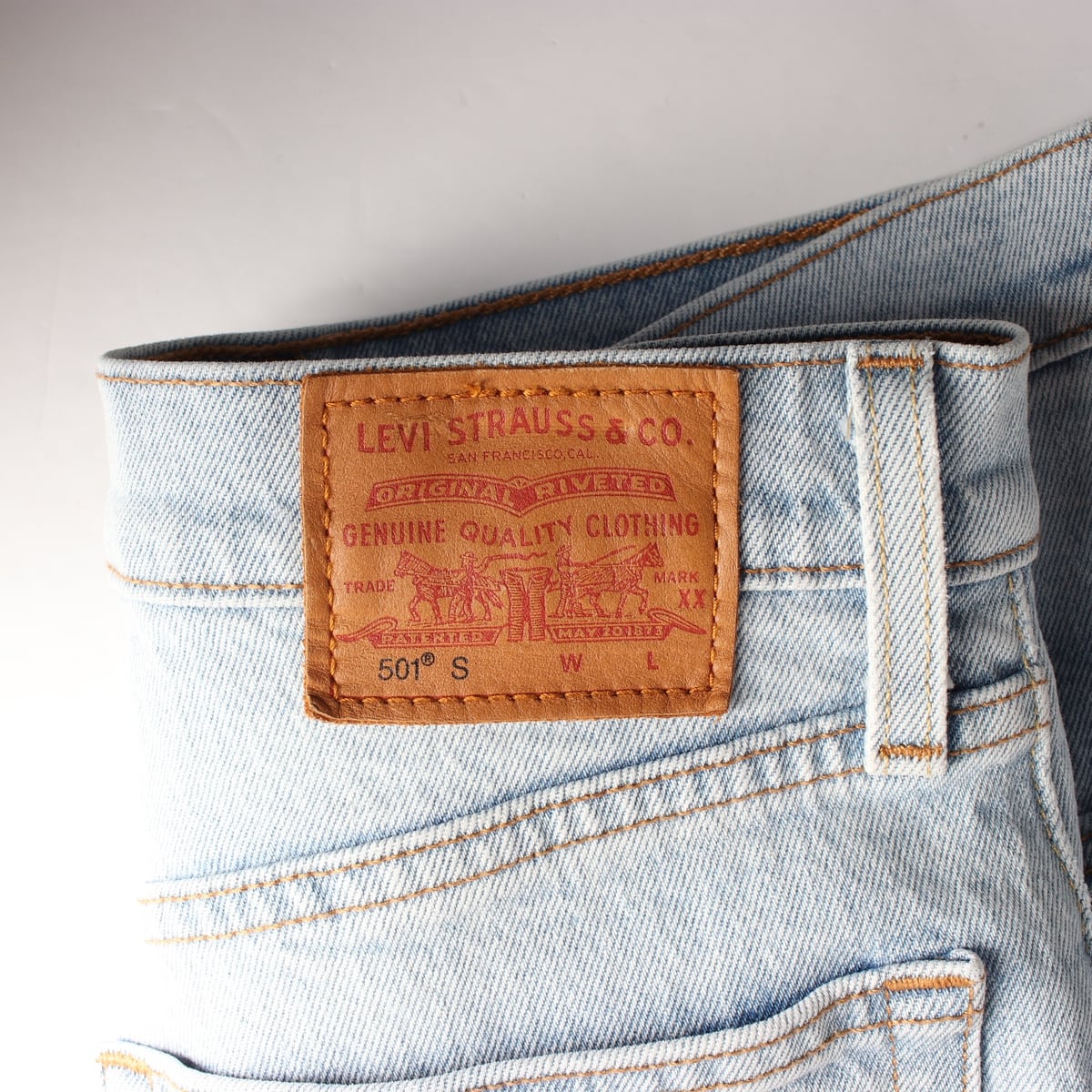 리바이스 프리미엄 버튼 플라이 데님 팬츠 연청 상세 이미지 3