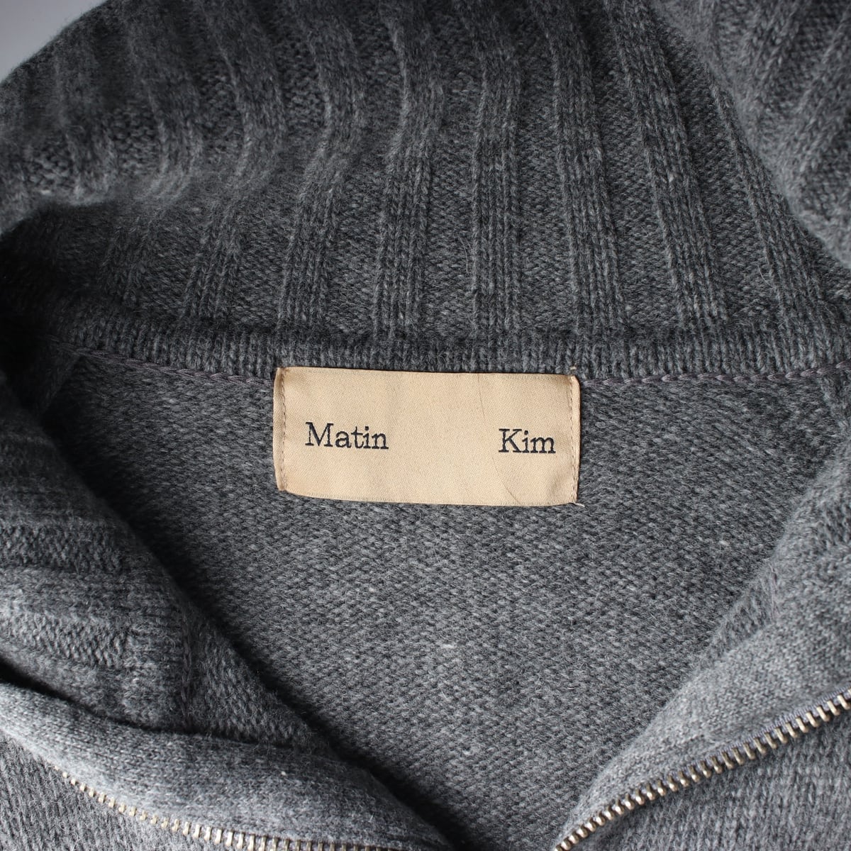 마뗑킴 22FW 캐시미어 블렌드 스펠 포인트 니트 집업 가디건 그레이 상세 이미지 3