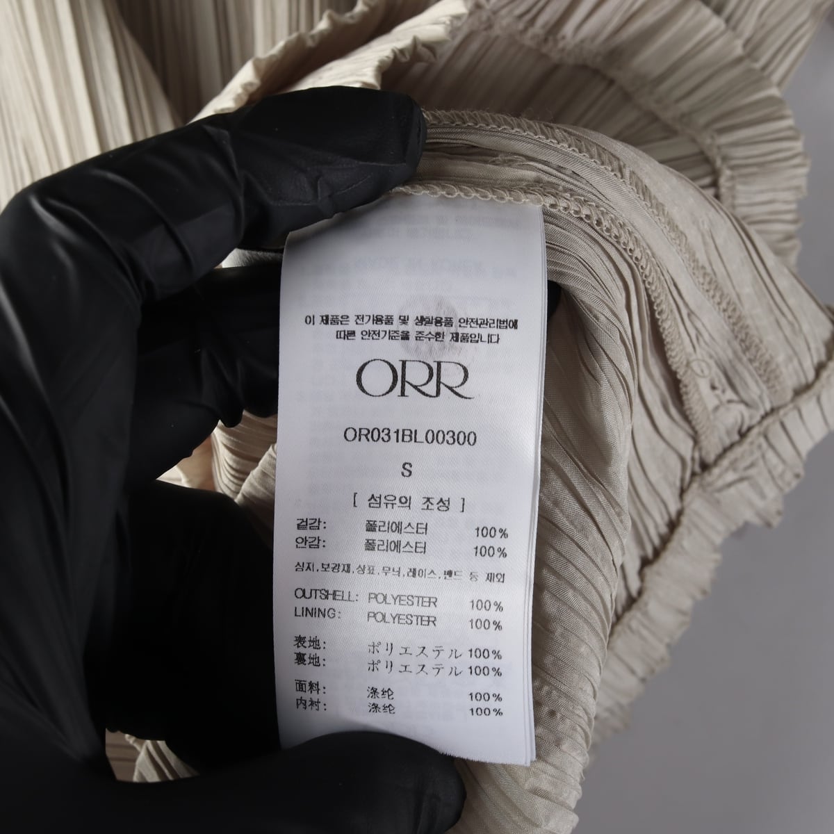 오르 ORR 23SS 플리츠 오버랩 라운드 블라우스 상세 이미지 4