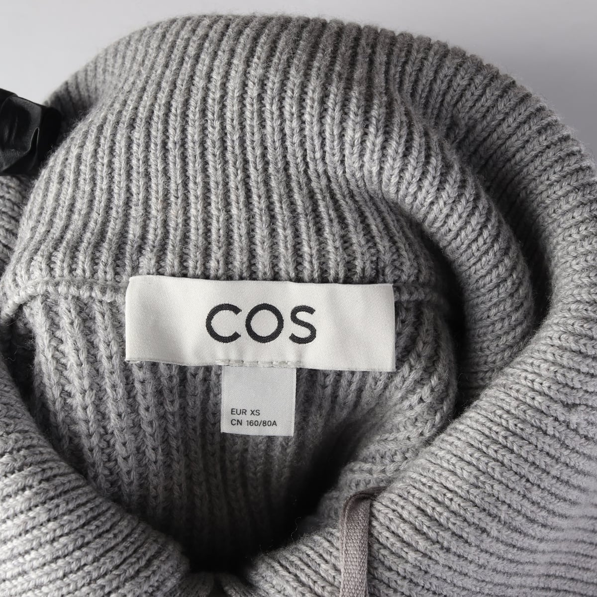 코스 22FW 울 블렌드 하프집업 카라 니트 그레이 상세 이미지 3