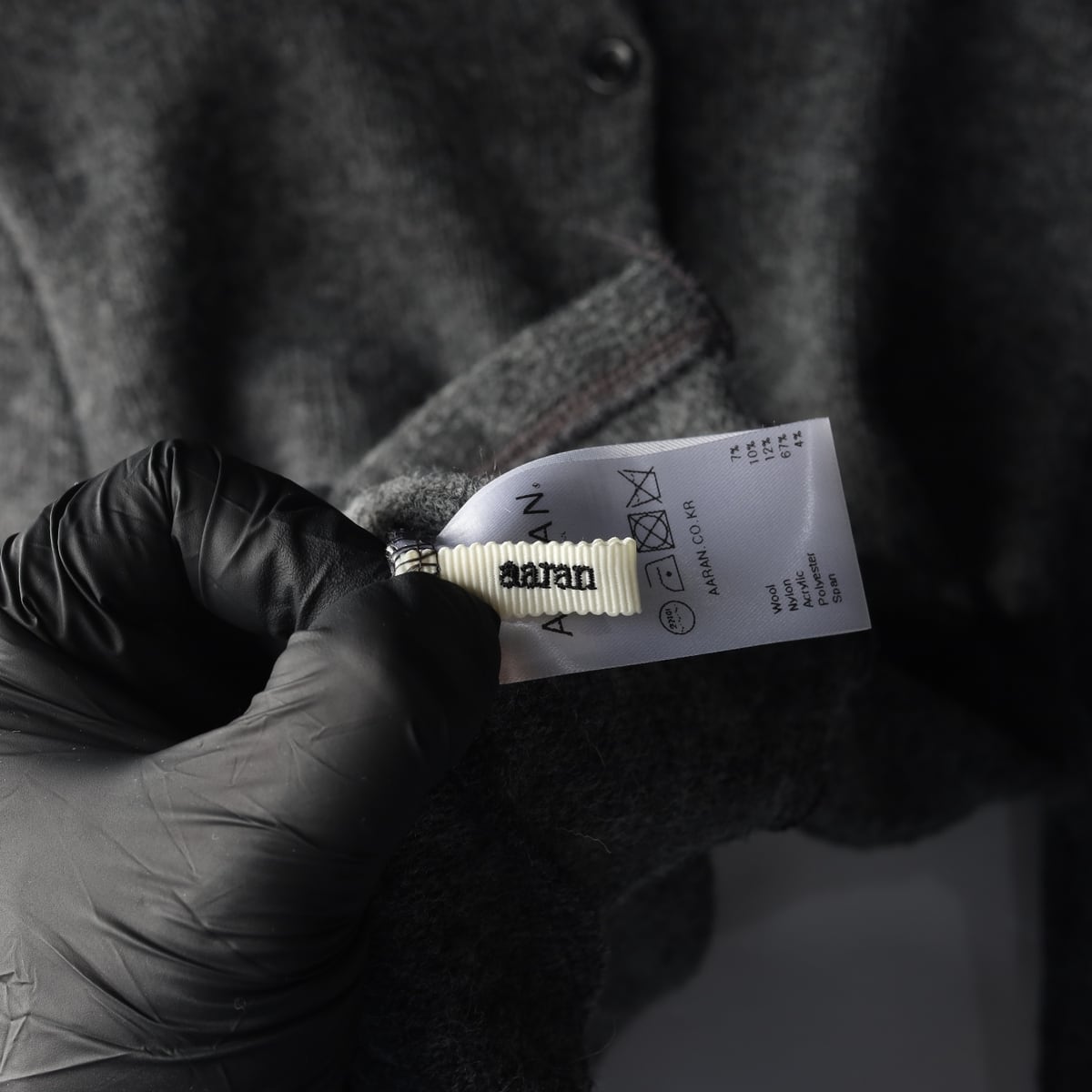 어랜 버튼 니트 탑 가디건 차콜 상세 이미지 3