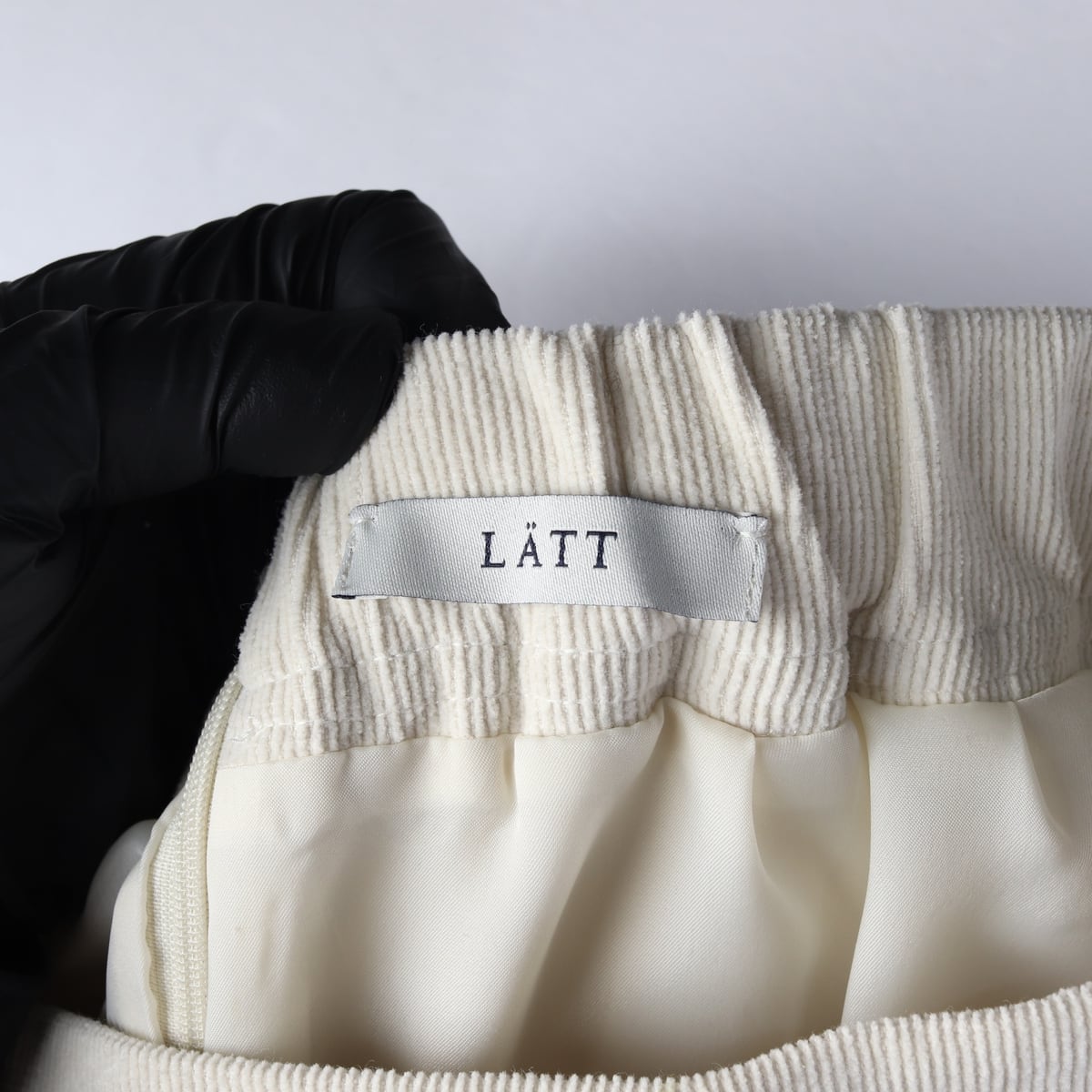 래트 LATT 25SS 백 슬릿 코튼 스커트 상세 이미지 3