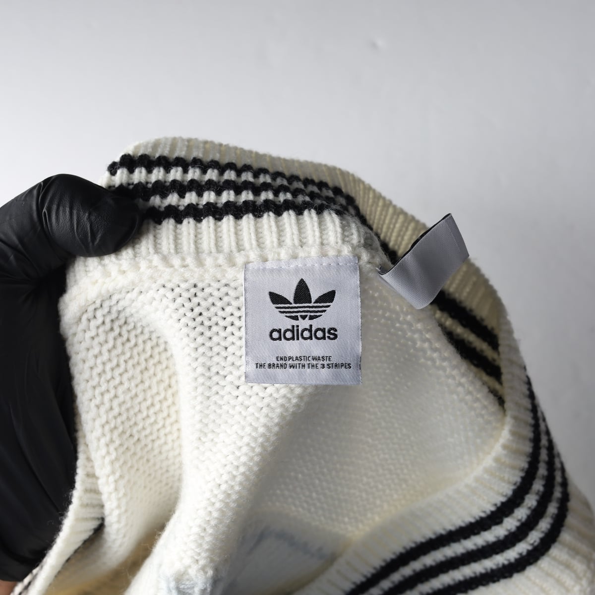 아디다스 22FW 오리지널 브이넥 니트 스웨터 상세 이미지 3