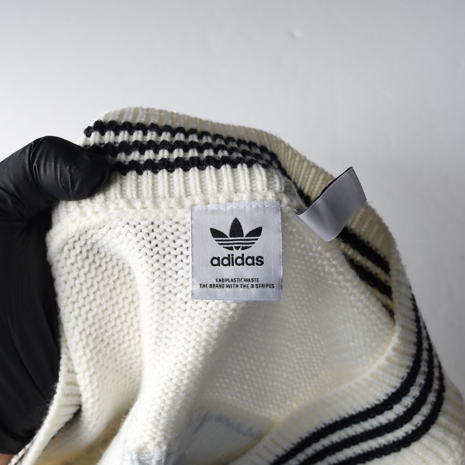 아디다스 22FW 오리지널 브이넥 니트 스웨터 이미지 3