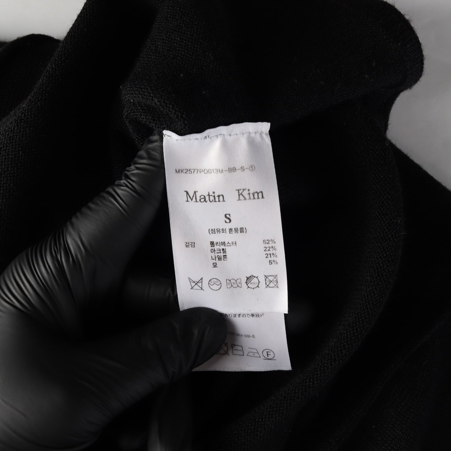 마뗑킴 25FW 버튼 후디 랭글런 니트 탑 인 블랙 이미지 4