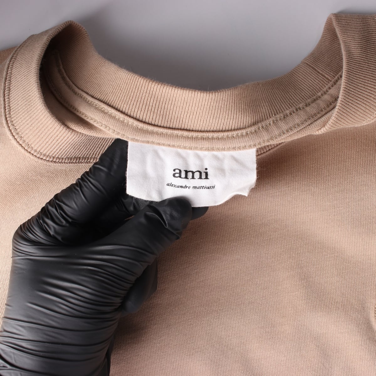아미 ami 22SS 톤온톤 하트 로고 반팔 티셔츠 베이지 공용 상세 이미지 3