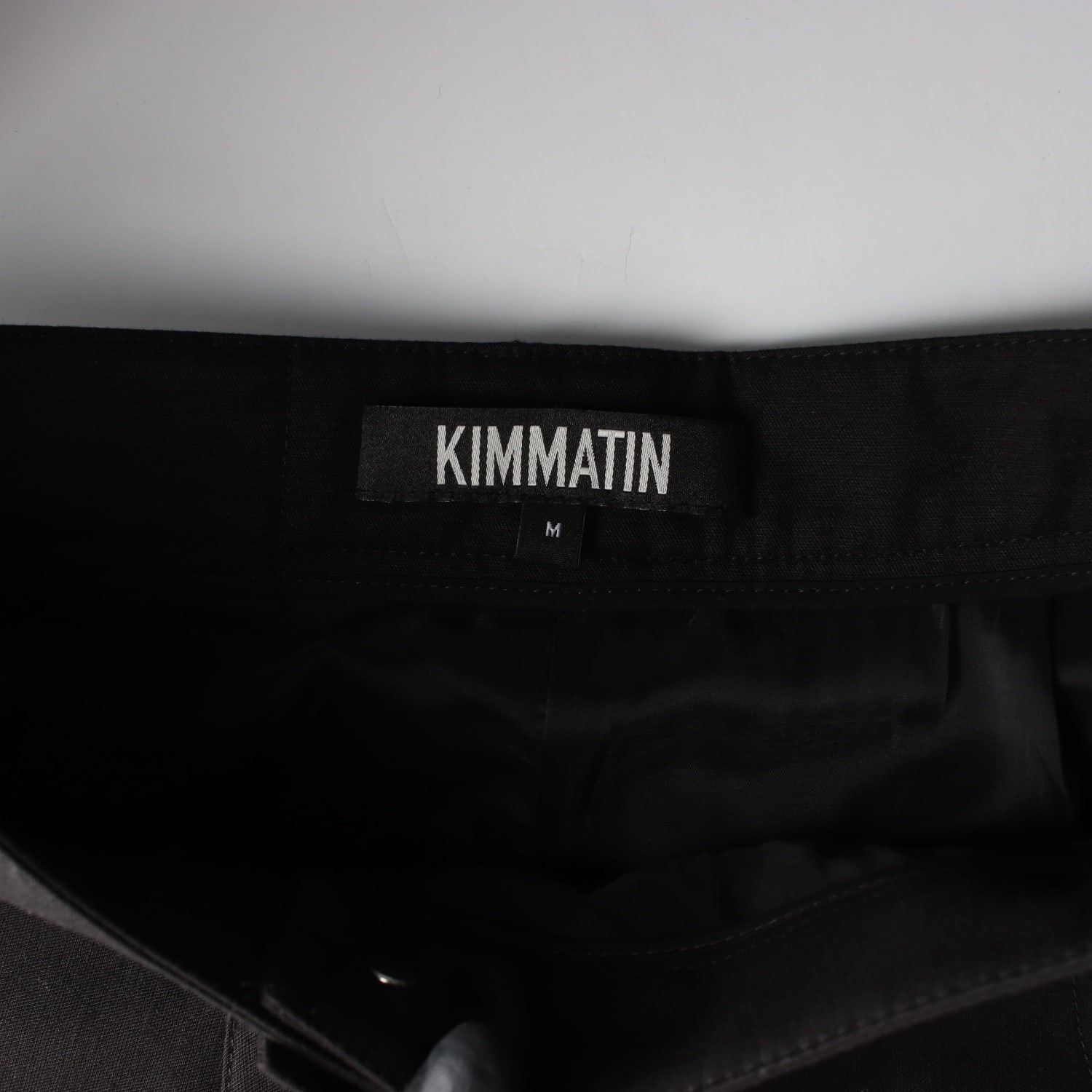 킴마틴 24FW 언발란스 코튼 플레어 스커트 블랙 이미지 3