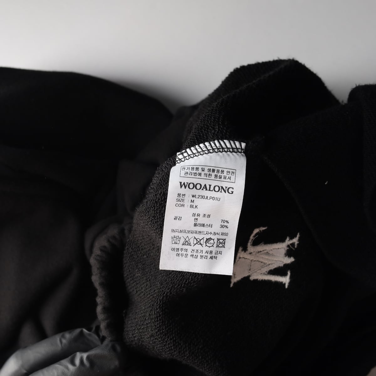 우알롱 24FW 로고 자수 시그니처 조거  팬츠 상세 이미지 4