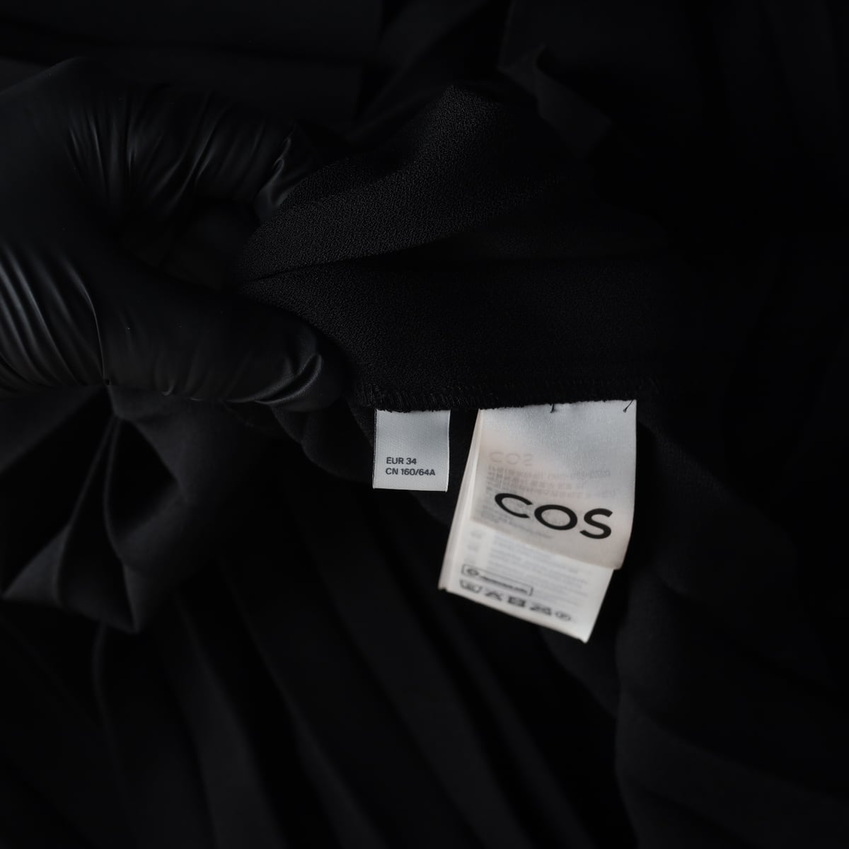 코스 COS 21FW 언밸런스 플리츠 롱 스커트 상세 이미지 4