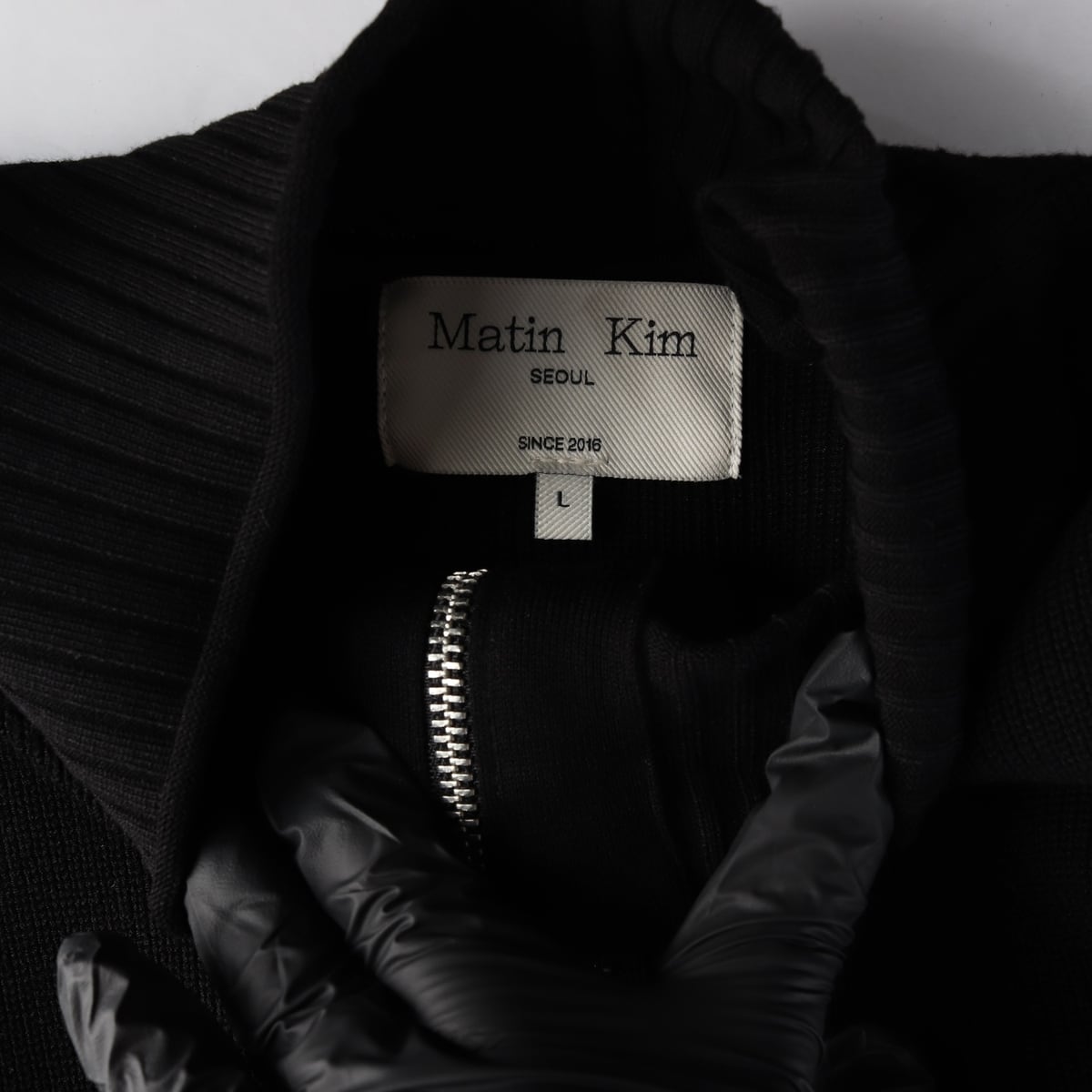 마뗑킴 23FW 스펠 포인트 스트라이프 니트 베스트 집업 조끼 상세 이미지 3