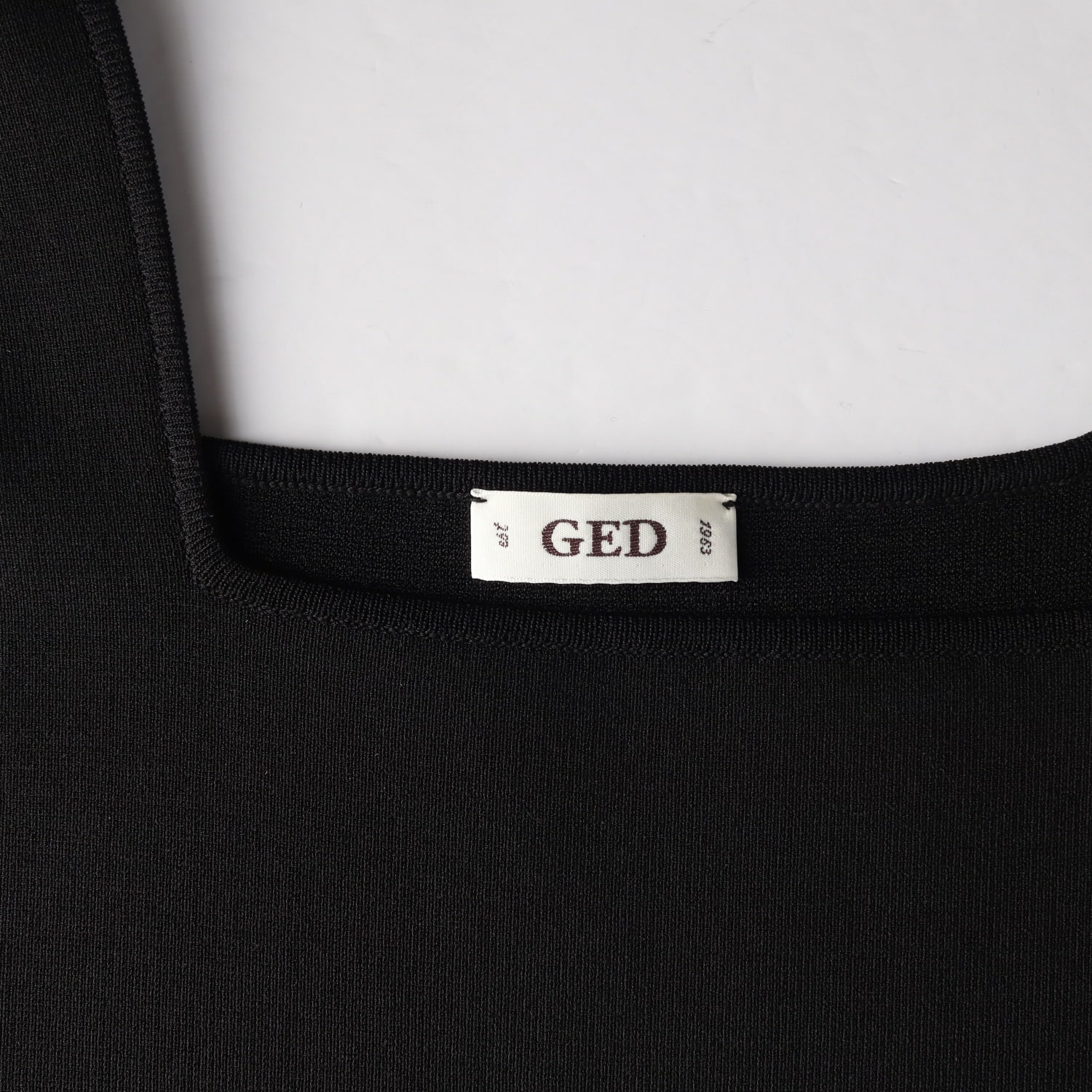 게드 GED 25SS 스퀘어넥 니트 슬리브리스 나시 탑 블랙  이미지 3