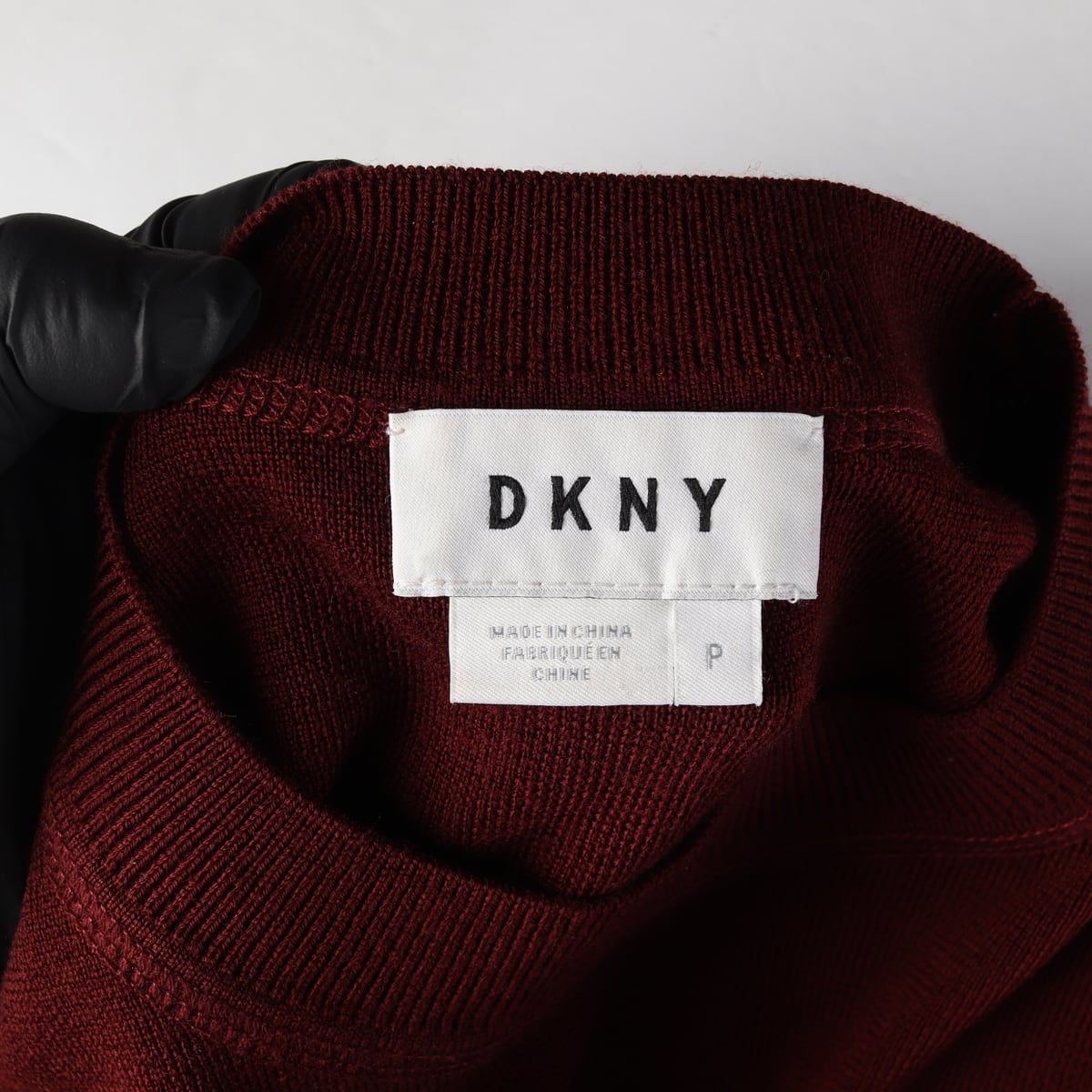 디케이엔와이 DKNY 메리노 울 100% 라운드 니트 스웨터 레드 상세 이미지 3