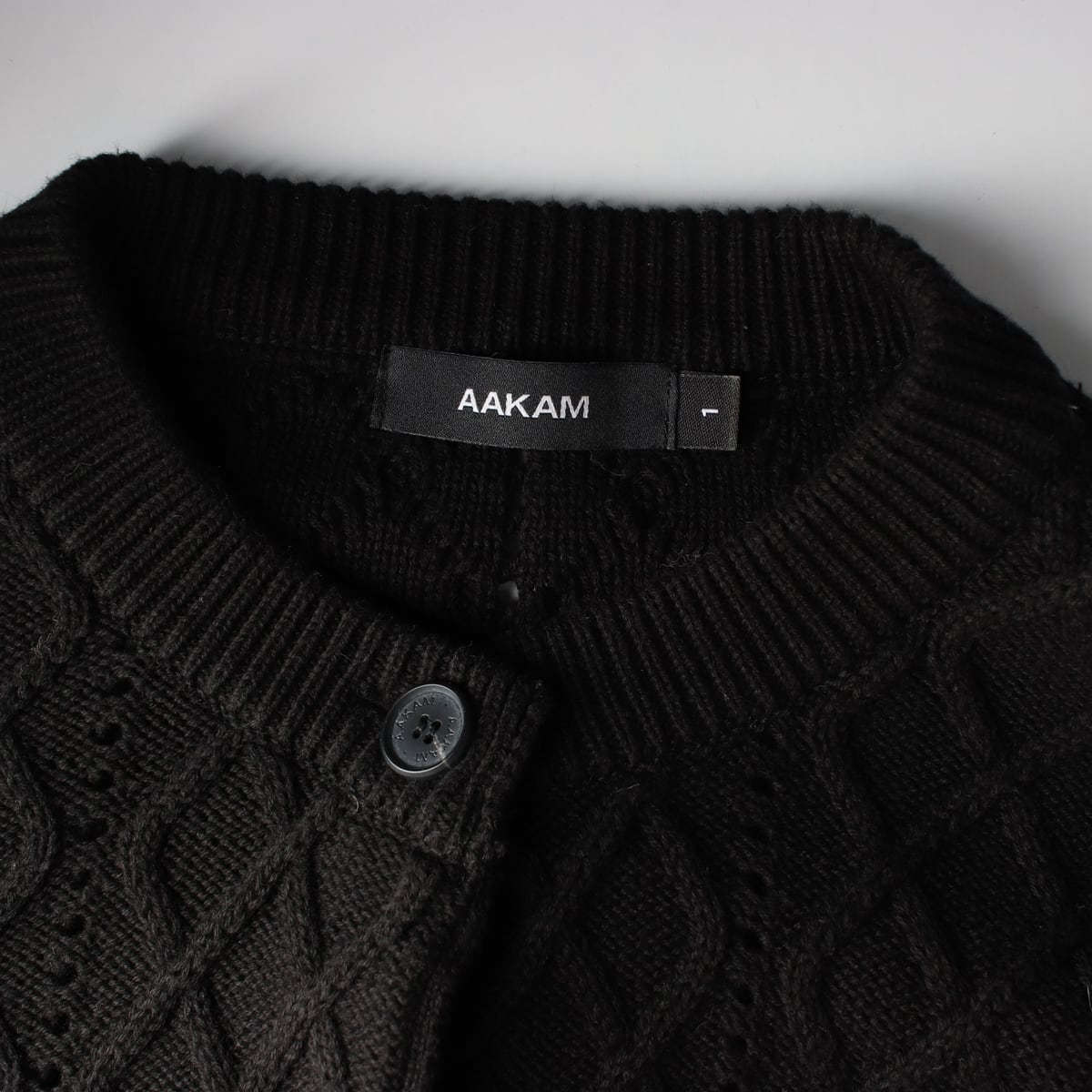 아캄 24FW AAKAM 코튼 케이블 니트 가디건 상세 이미지 3