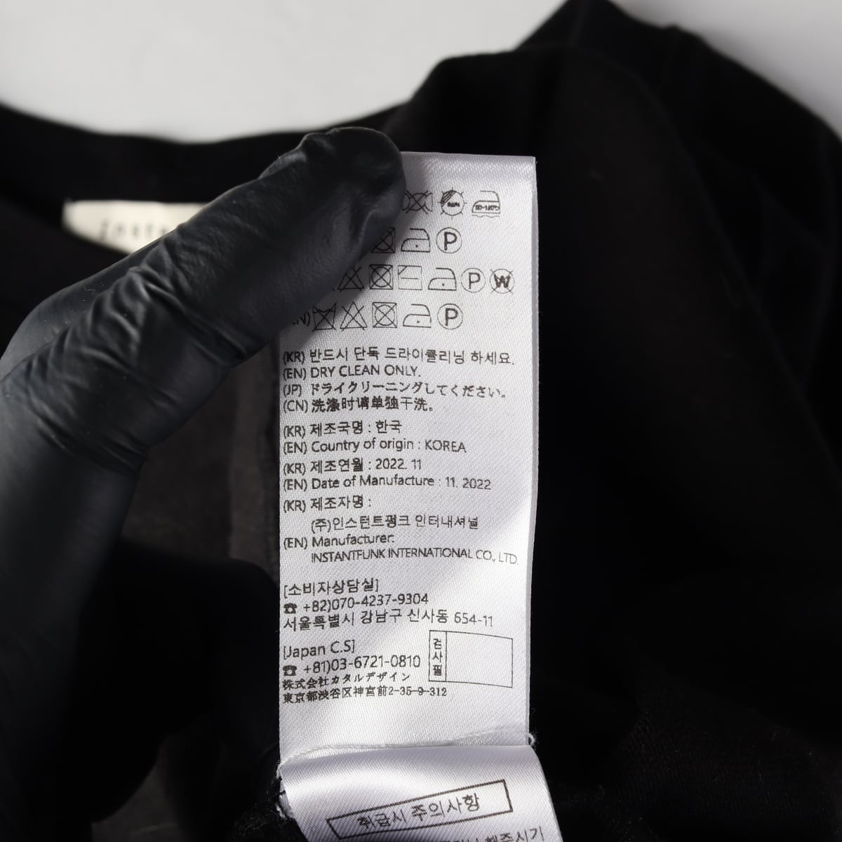 인스턴트펑크 22FW 로고 프린트 크롭 반팔 티셔츠 블랙 상세 이미지 5