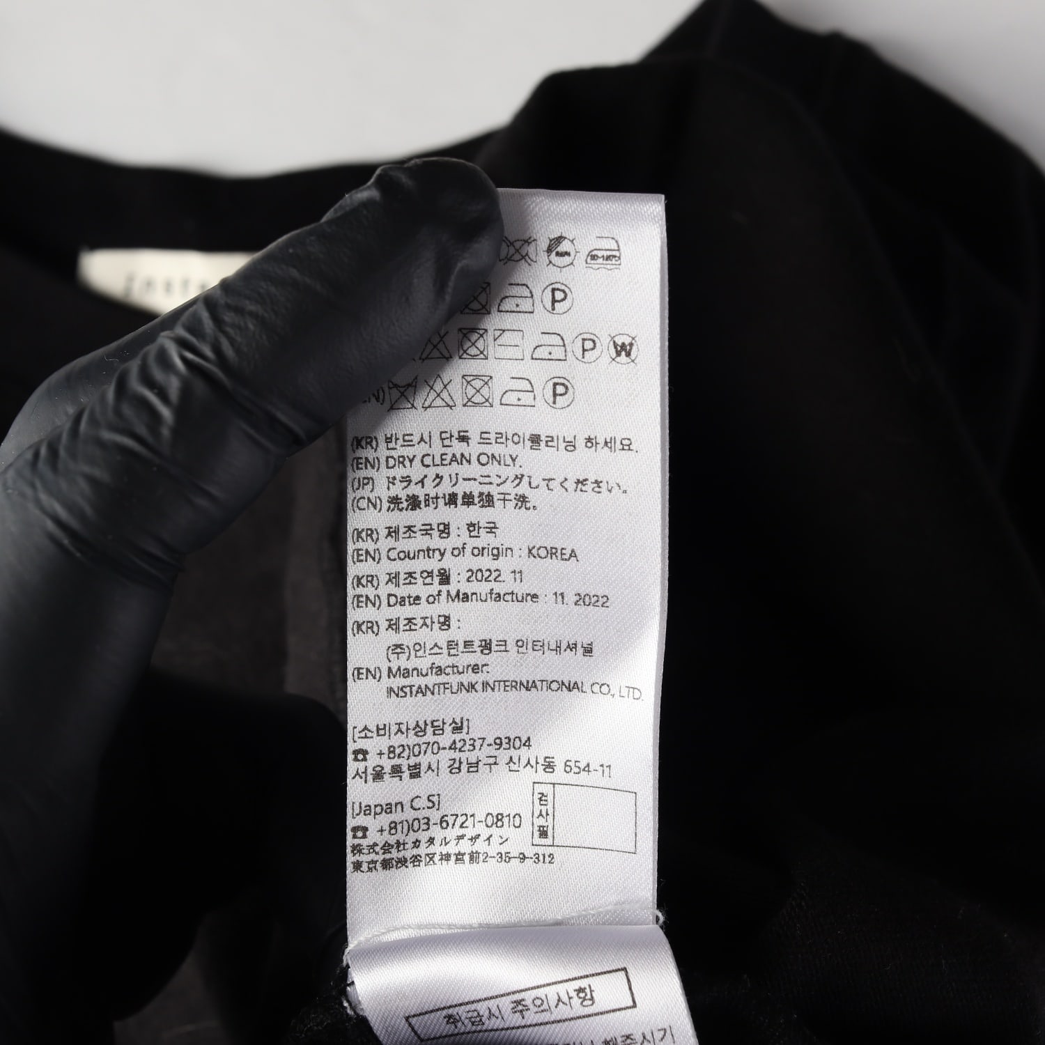 인스턴트펑크 22FW 로고 프린트 크롭 반팔 티셔츠 블랙 이미지 5