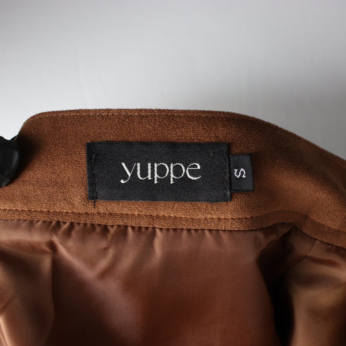 엽페 YUPPE 25FW 스웨이드 미니 스커트 카멜 상세 이미지 3