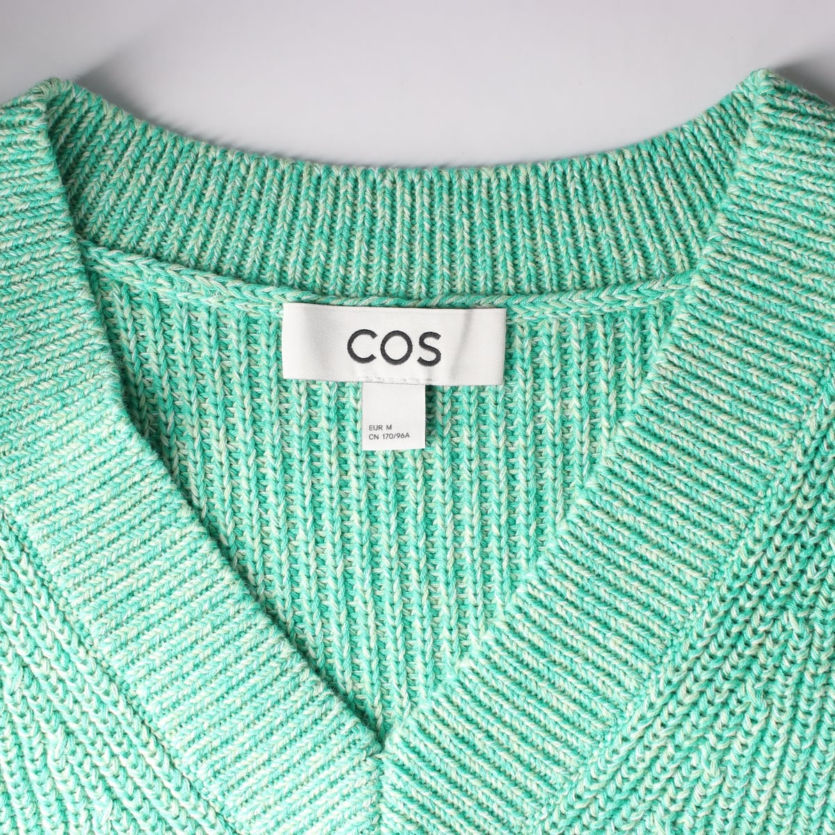 코스 22FW 브이넥 코튼 니트 조끼 베스트 보카시 민트 상세 이미지 3