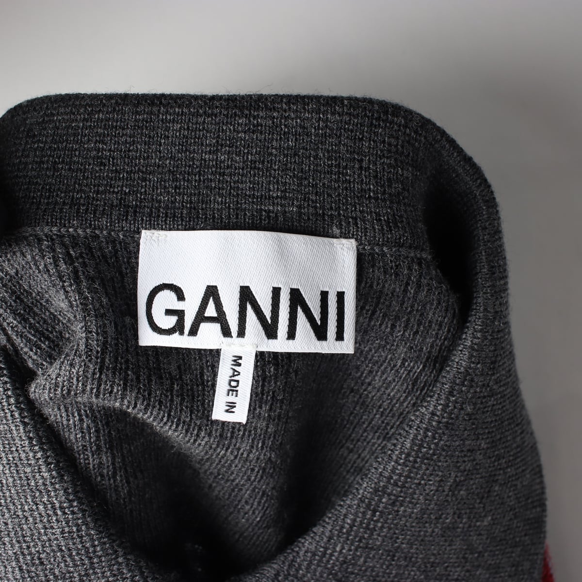 가니 GANNI 25FW 아가일 자카드 울 100% 하프버튼 카라 폴로 니트 상세 이미지 3