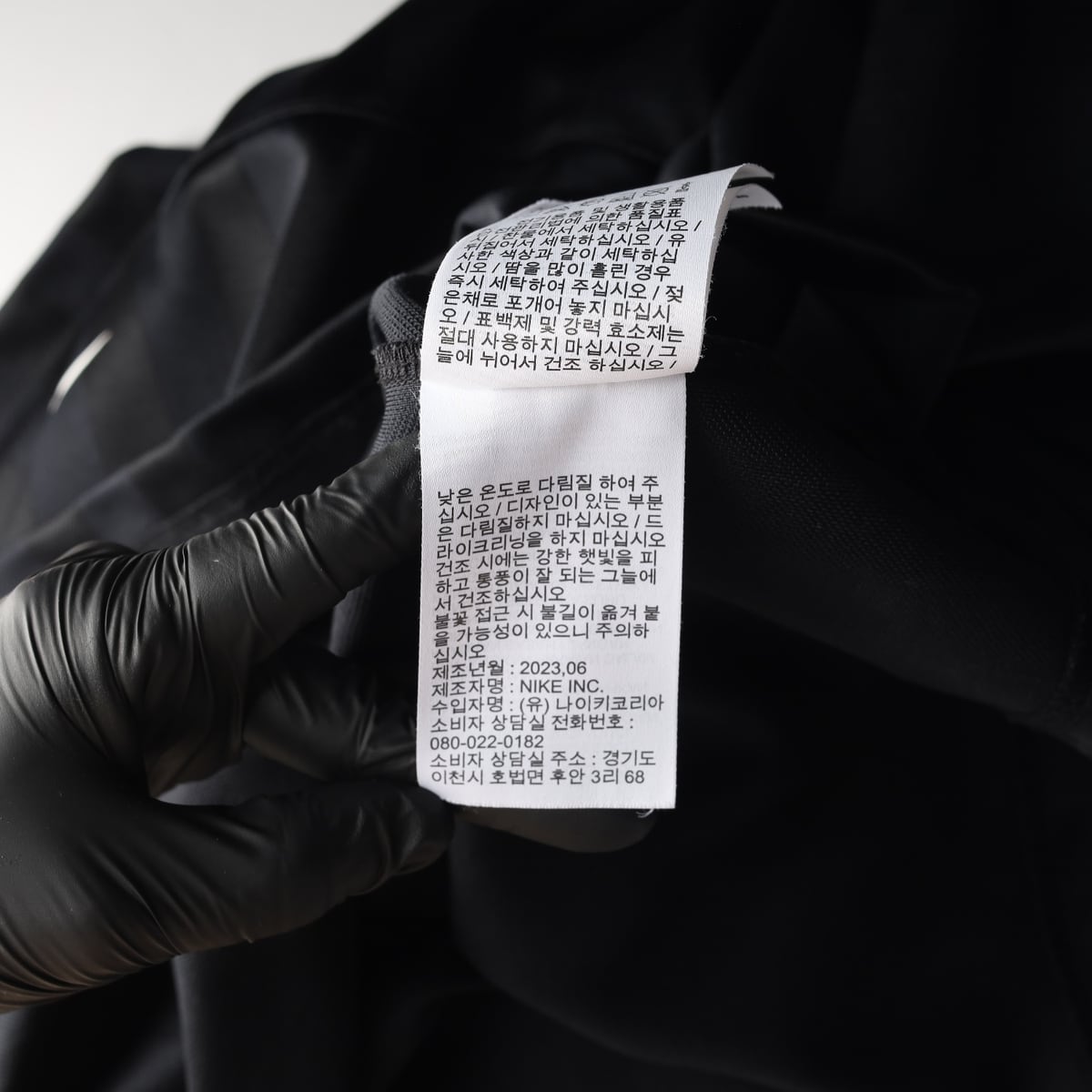 나이키 23SS 로고 프린트 팀 패치 오버핏 반팔 티셔츠 상세 이미지 5