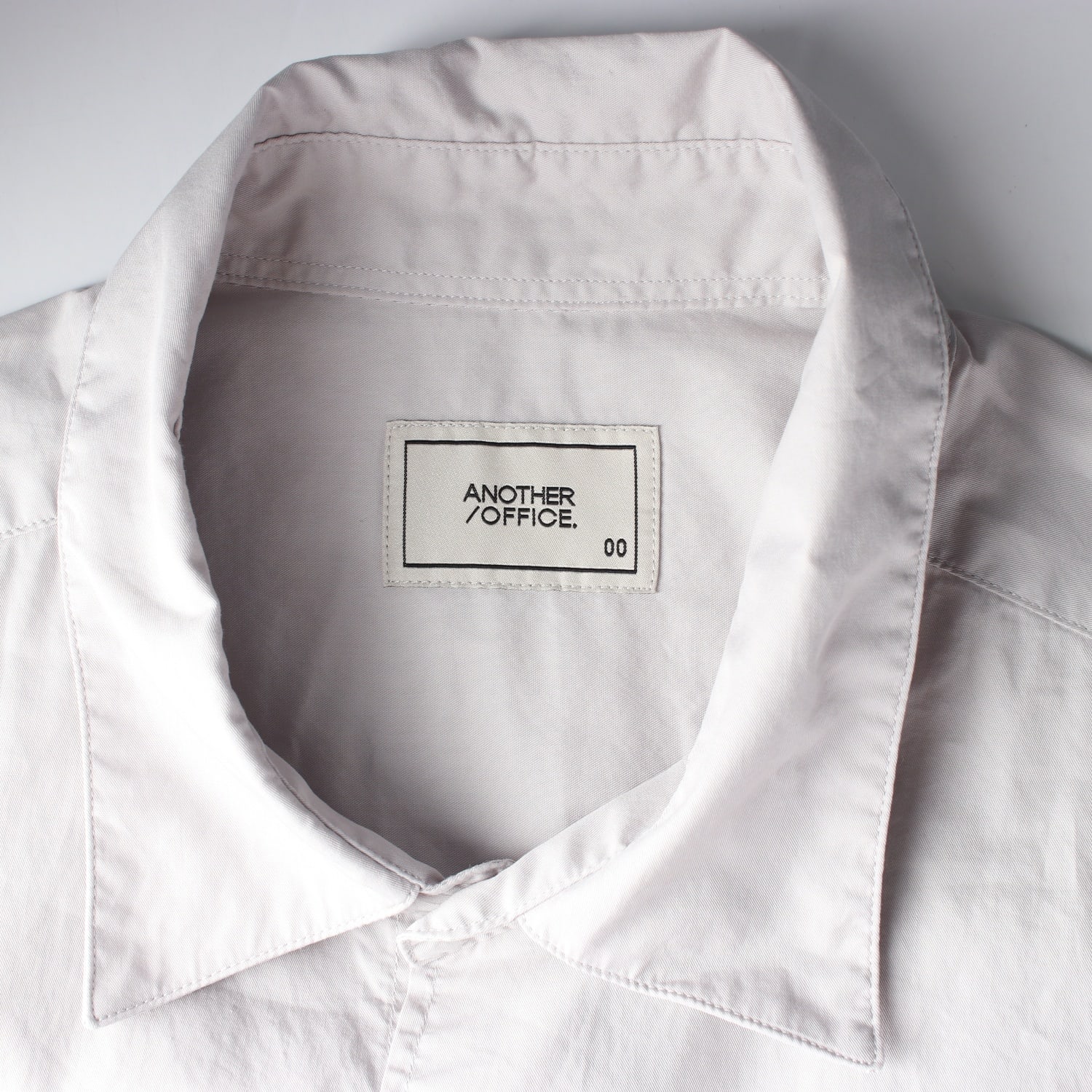 어나더 오피스 Writer Shirt 라이터 반팔 셔츠 도브 그레이 이미지 3