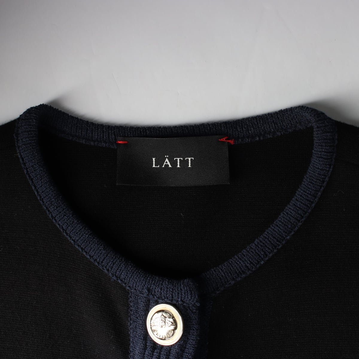 래트 22FW 울 블렌드 배색 라인 라운드 가디건 상세 이미지 3