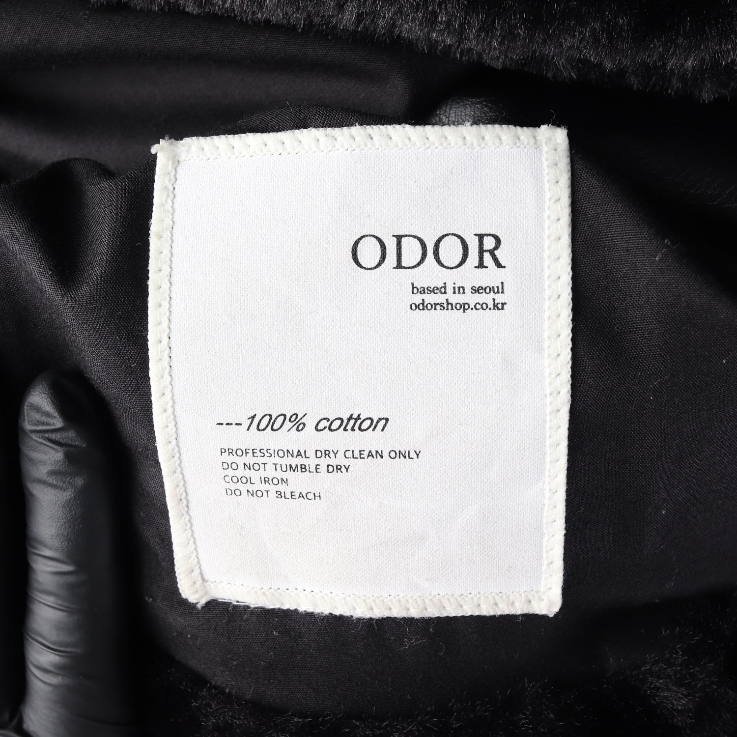 오도어 ODOR 버클 하이넥 페이크 퍼 코튼 코트 재킷 블랙  이미지 3