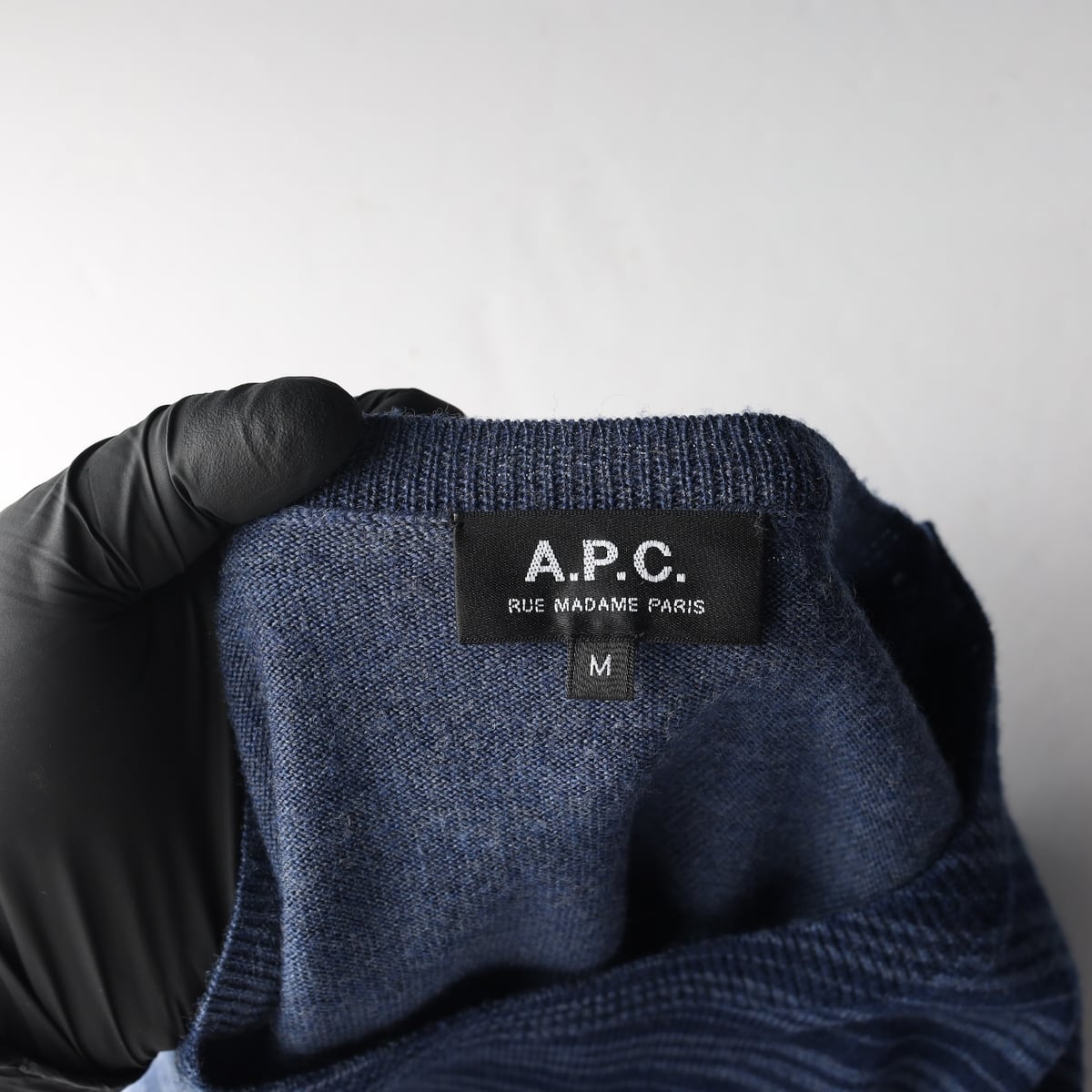 아페쎄 APC 메리노 울 스트라이프 숄더 버튼 니트 스웨터 상세 이미지 3