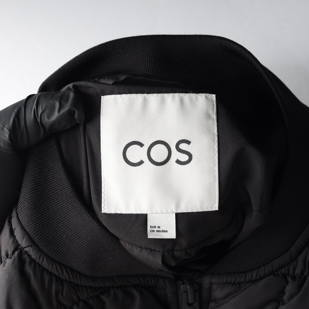 코스 COS 퀼티드 봄버 자켓 상세 이미지 3