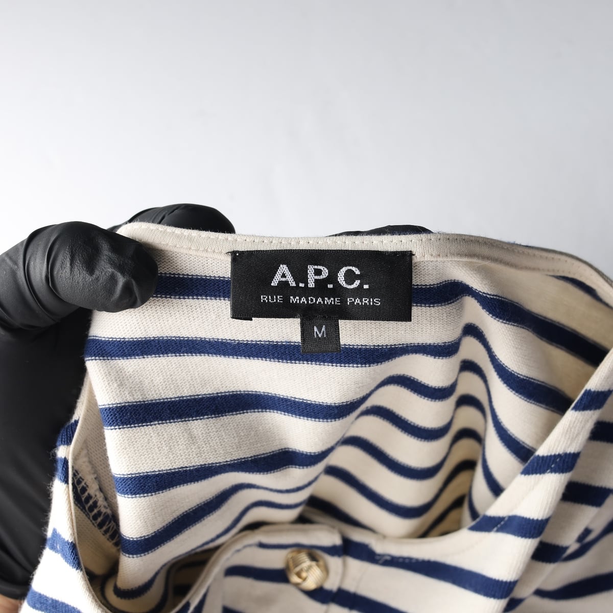 아페쎄 APC 스트라이프 코튼 골드 버튼 긴팔 티셔츠 상세 이미지 3