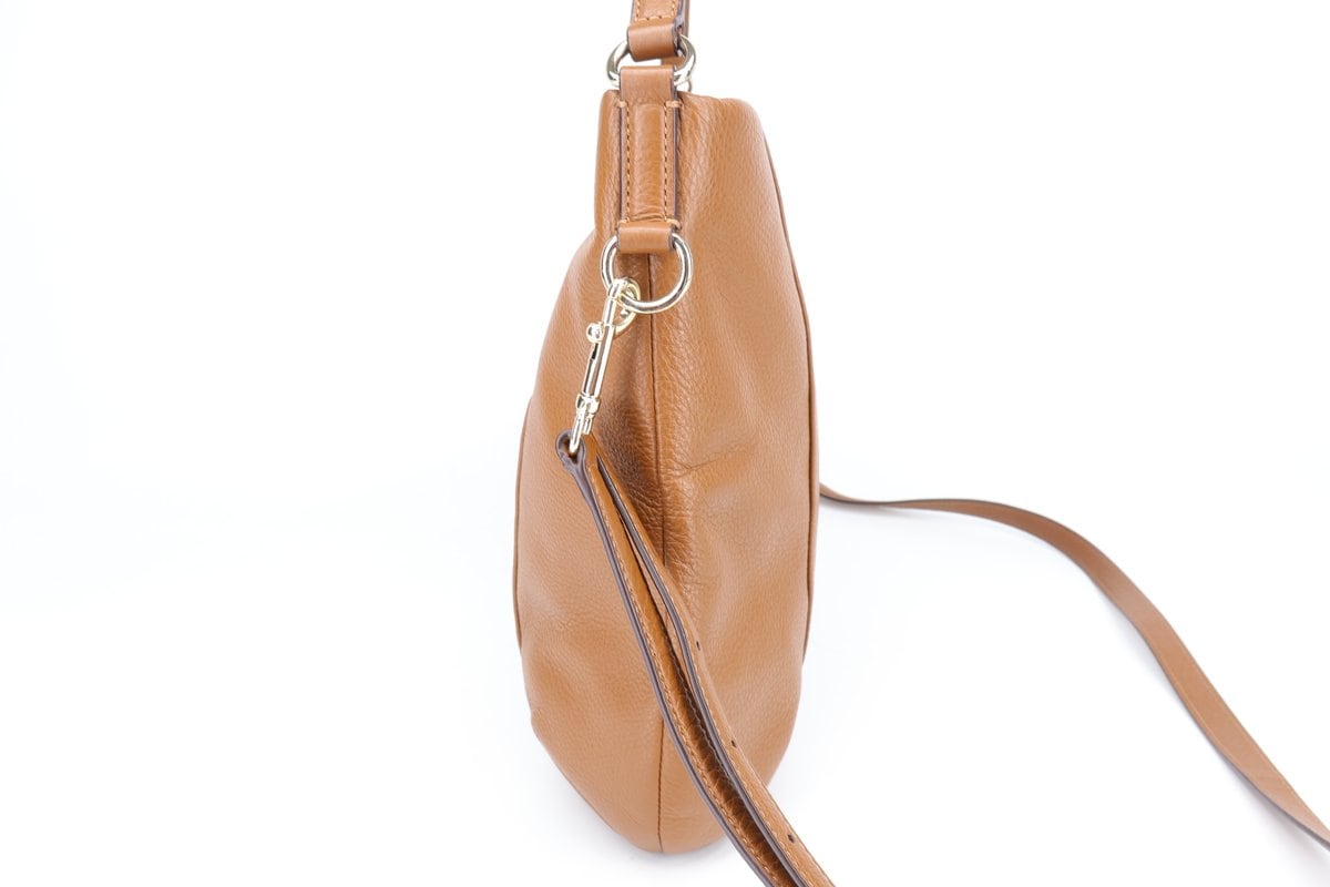 코치 페블드 가죽 크로스백 브라운 상세 이미지 2