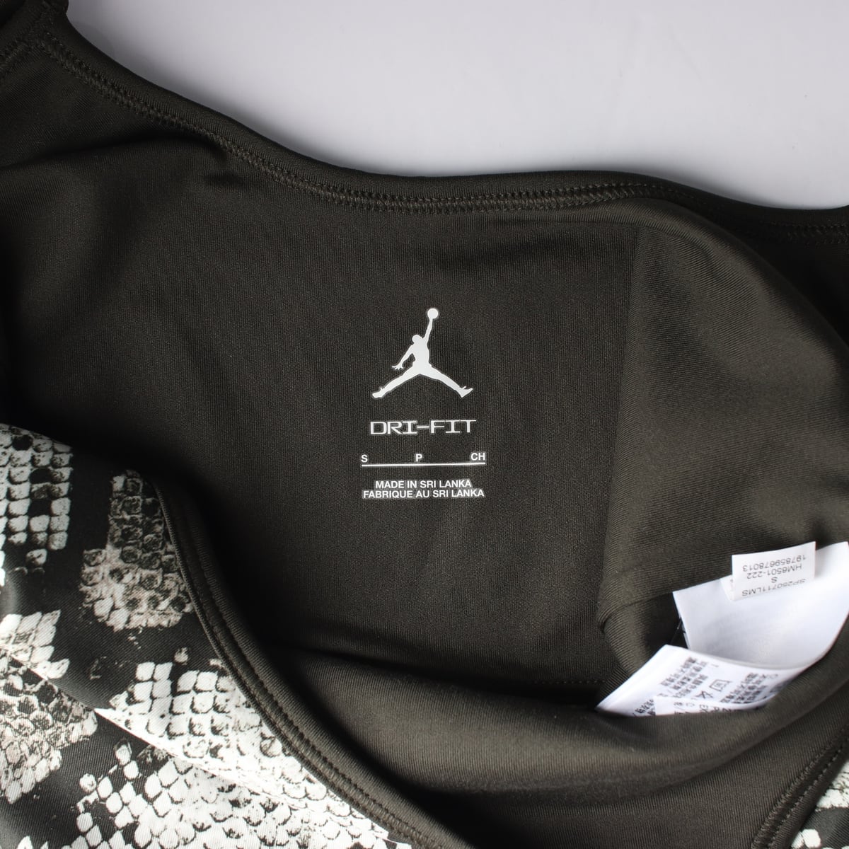 조던 24SS 뱀피 패턴 DRI-FIT 크롭 슬림핏 슬리브리스 상세 이미지 3