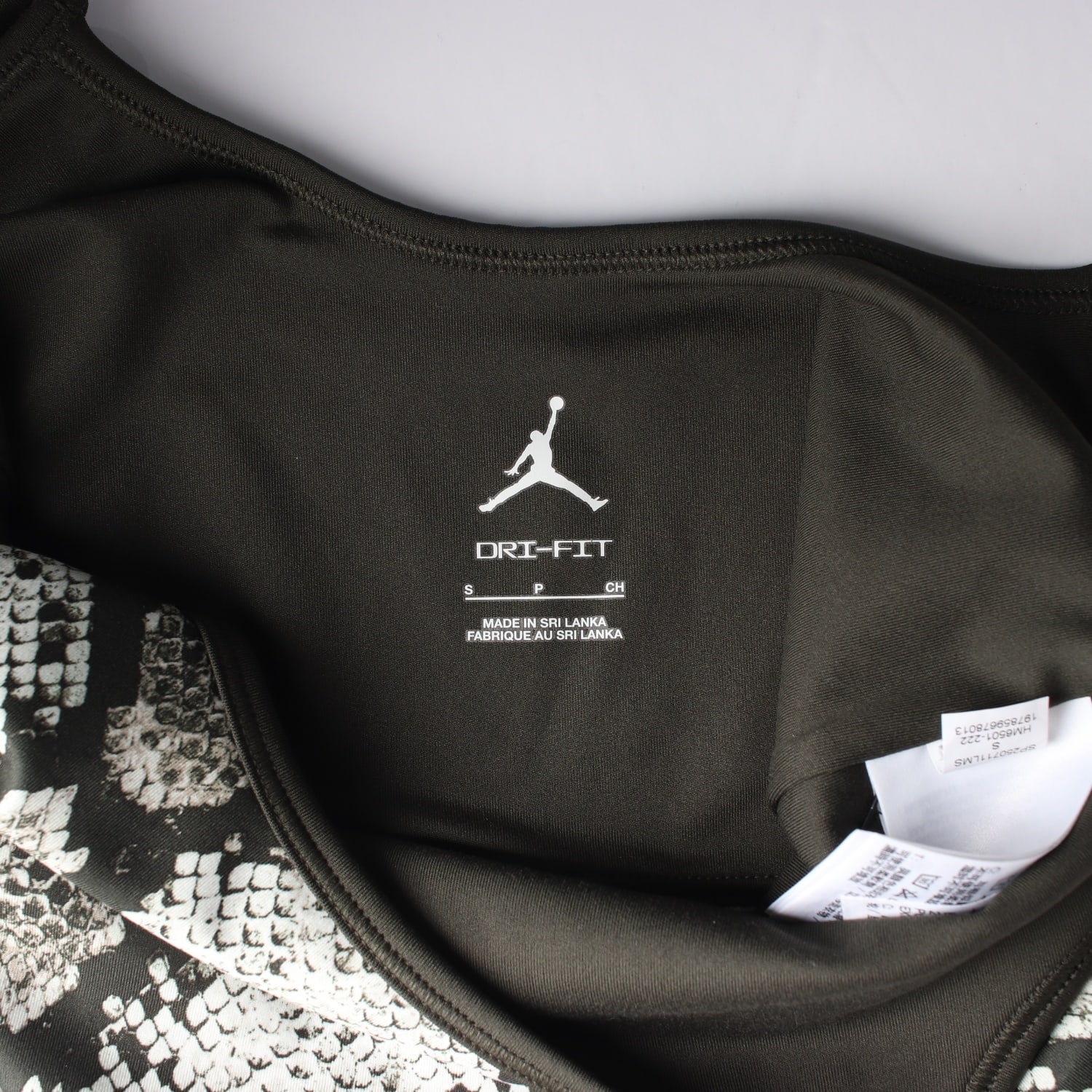 조던 24SS 뱀피 패턴 DRI-FIT 크롭 슬림핏 슬리브리스 이미지 3