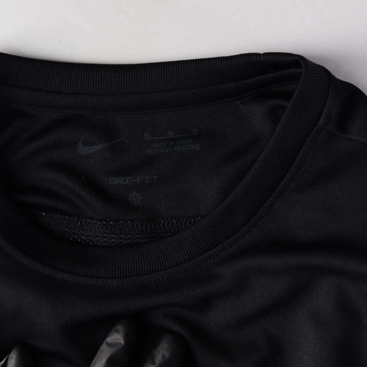 나이키 24SS DRI-FIT 스우시 로고 슬림핏 반팔 티셔츠 상세 이미지 3