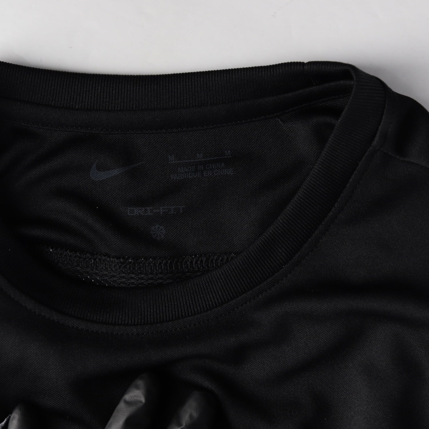 나이키 24SS DRI-FIT 스우시 로고 슬림핏 반팔 티셔츠 이미지 3