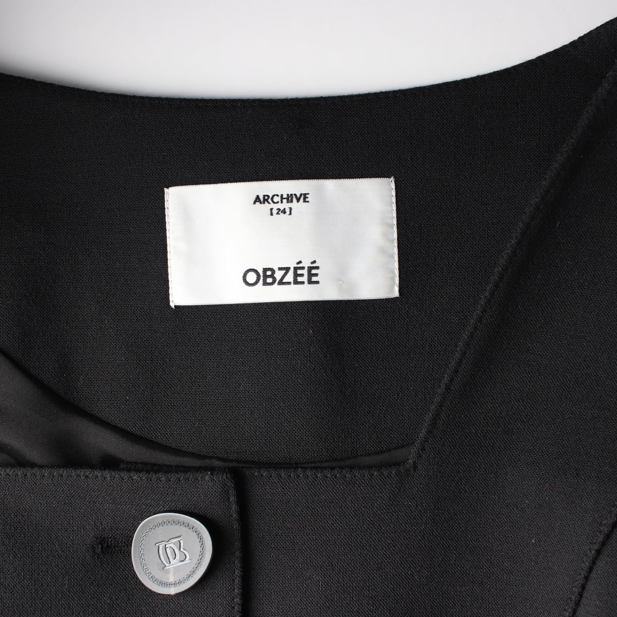 오브제 21FW 스퀘어넥 버튼 페플럼 슬림핏 재킷 상세 이미지 3