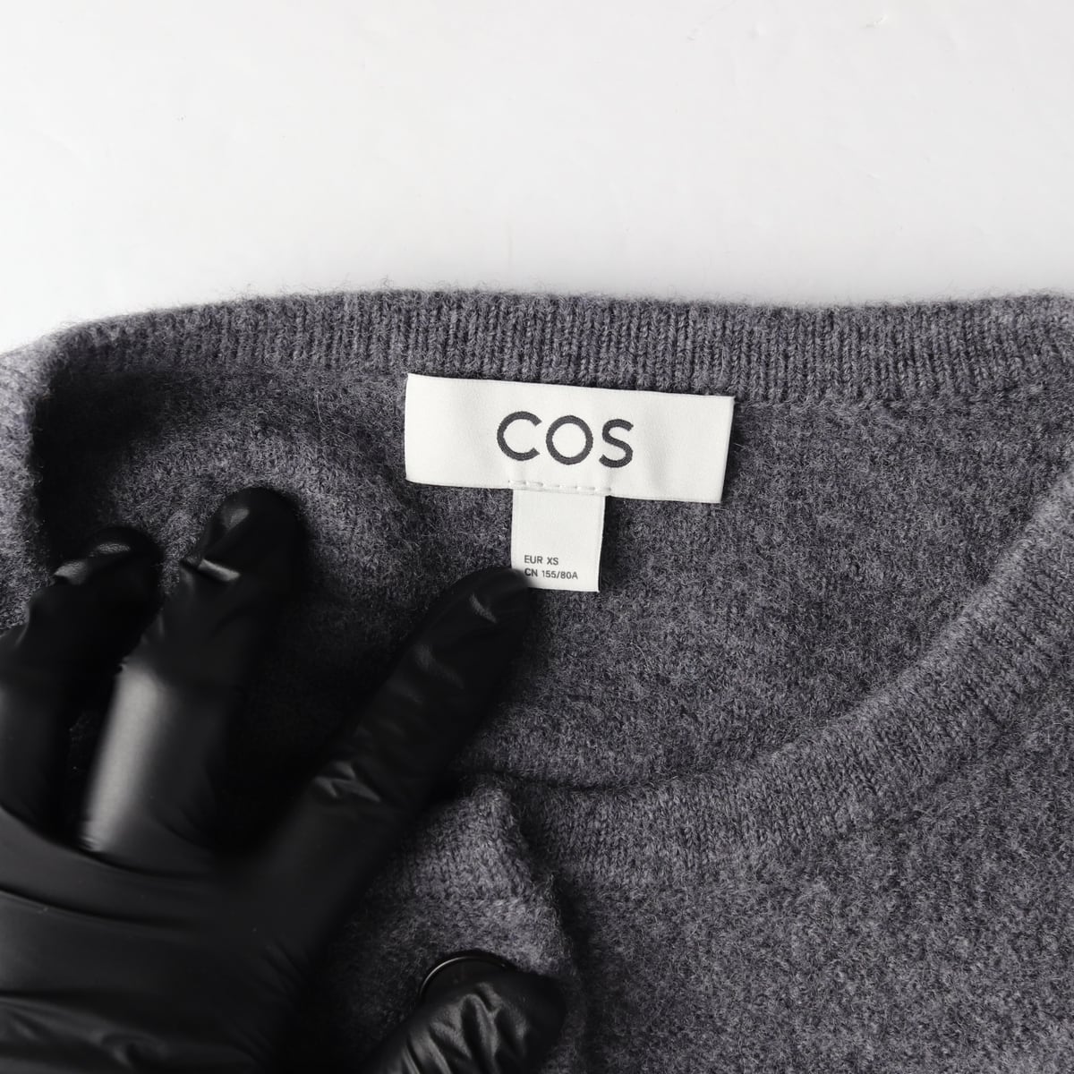 코스 25FW 보일드 라운드넥 울 가디건 상세 이미지 3