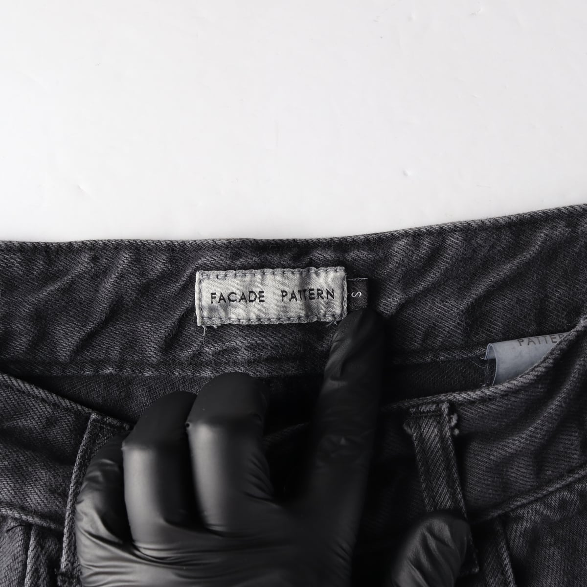 파사드 패턴 와이드핏 그레이 워싱 데님팬츠 상세 이미지 3